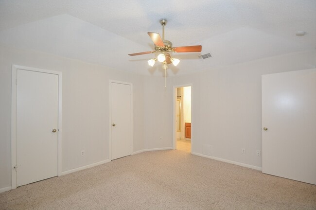 Building Photo - 3015 Sam Houston Dr