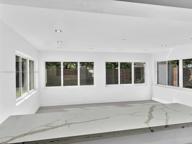 Building Photo - 2048 SW 37th Ave