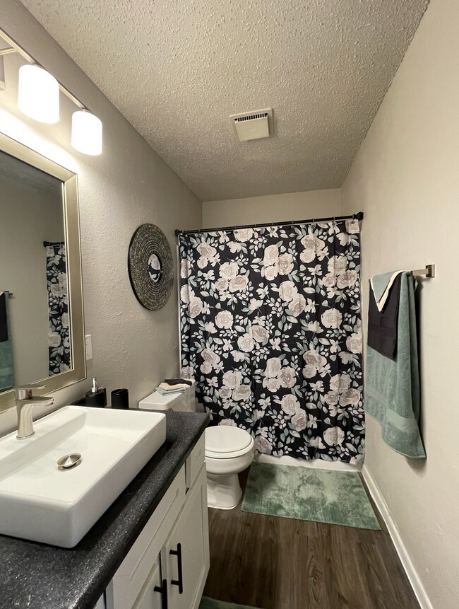 Interior Photo - Avenue One10