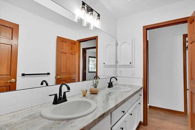 Building Photo - Large 4-bedroom Remodeled home in Lake Wildwood, Penn Valley, CA 95946