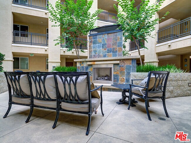 Building Photo - 6020 S Seabluff Dr