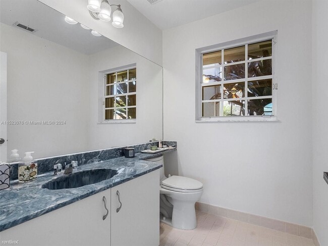 Building Photo - 3 br, 3.5 bath House - 2950 NE 188th St Ap...