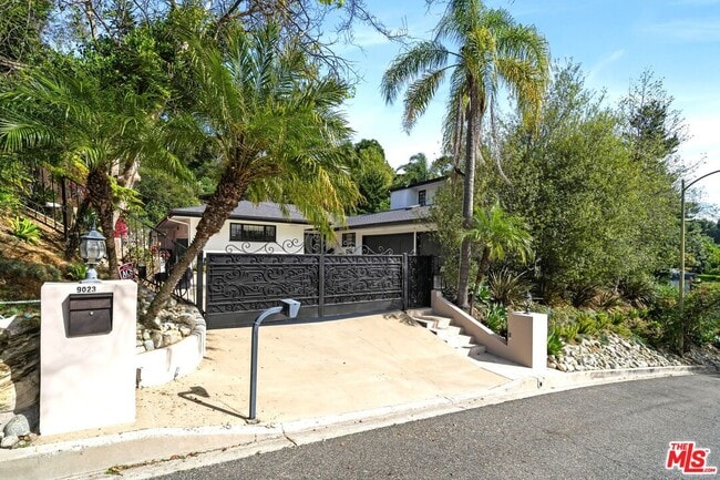 Building Photo - 9023 Alto Cedro Dr