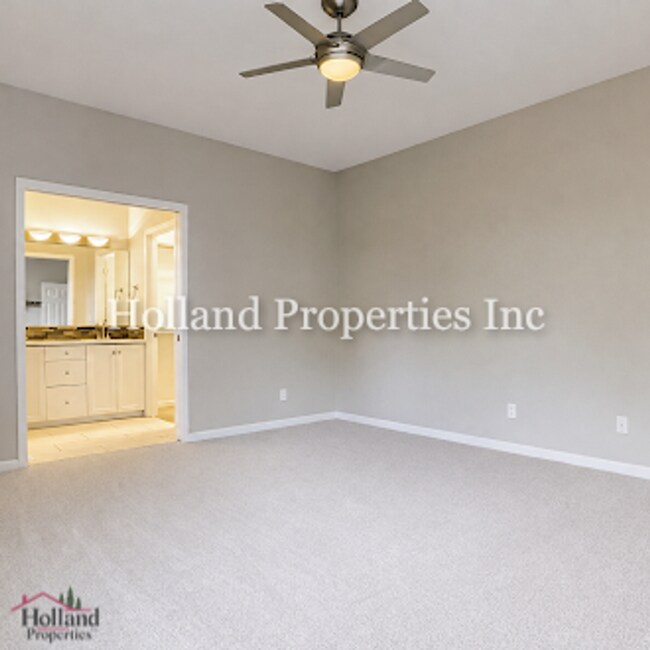 Building Photo - 4914 NW Huserik Dr