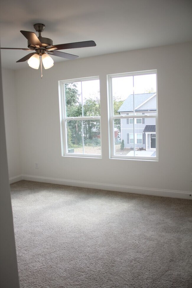 Building Photo - Almost - Brand new townhouse in Kannapolis...