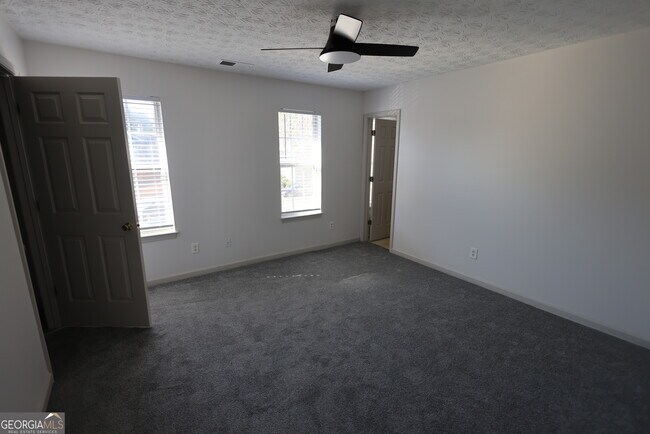 Building Photo - 5460 Hampton Ct