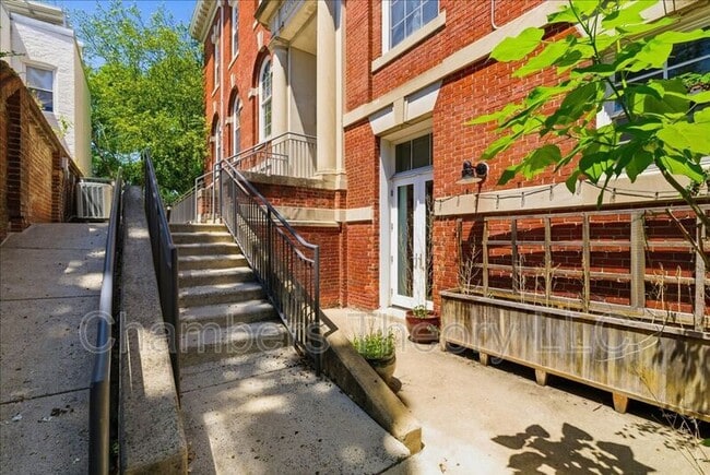 Building Photo - 2035 2nd St NW