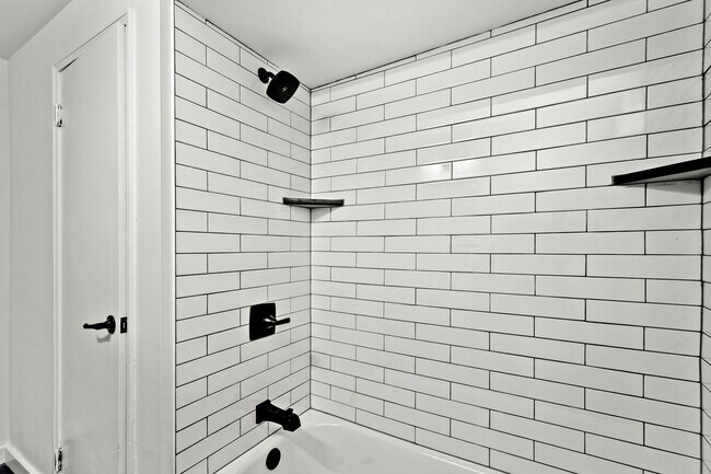 Building Photo - READY FOR MAY 15TH!! STUNNING & UPDATED 3-BEDROOM IN WHITE OAK!