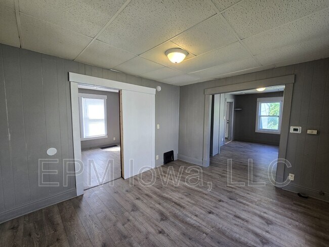 Building Photo - 211 Manson St