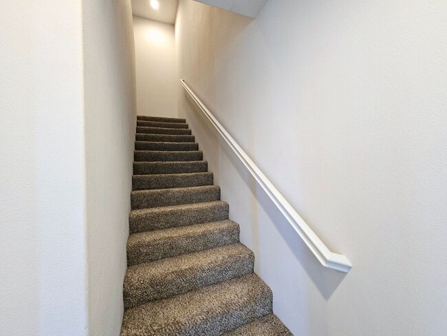 Building Photo - Tri-level Townhome in Prime Fullerton Location!