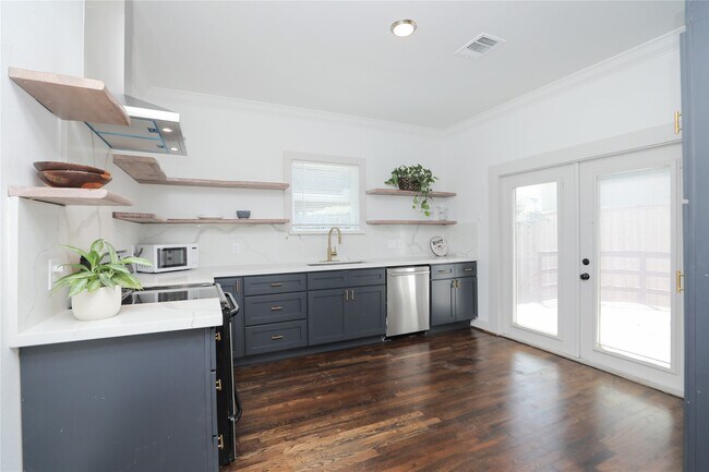 Building Photo - 1244 W 21st St