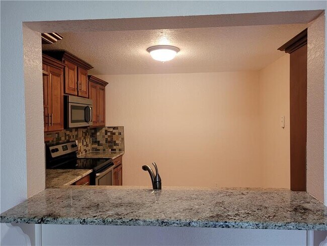 Building Photo - 2027 Coral Ridge Dr