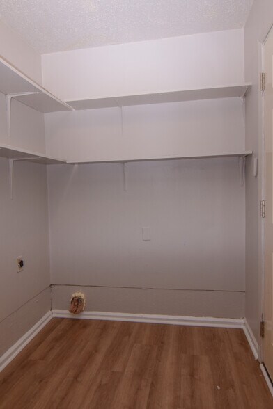 Building Photo - 306 Crestview Dr