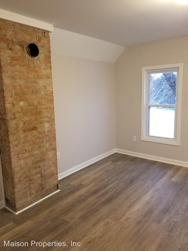 Building Photo - 98 Griffith St