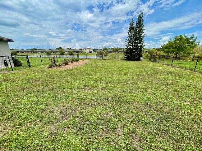 Building Photo - 167 Shadowview Ct