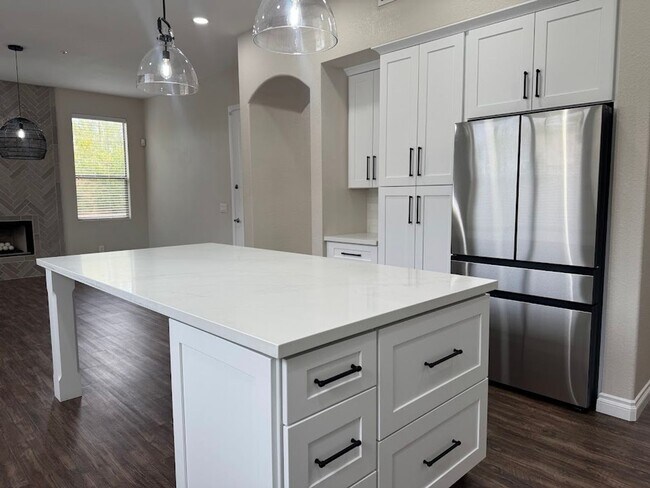 Building Photo - Luxury Scottsdale Rental with Chef’s Kitchen & 3-Car Garage