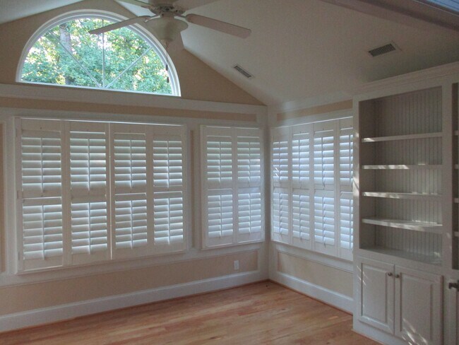 Building Photo - 3228 Pristine View