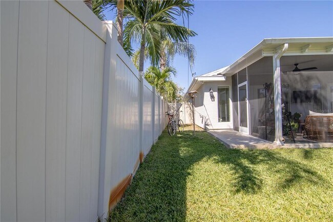 Building Photo - 600 43rd Ave NE