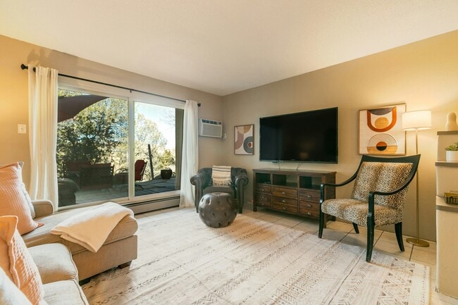 Building Photo - 159 K Calle Ojo Feliz