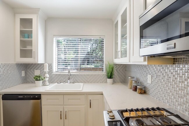 Building Photo - 545 Cassatt Way