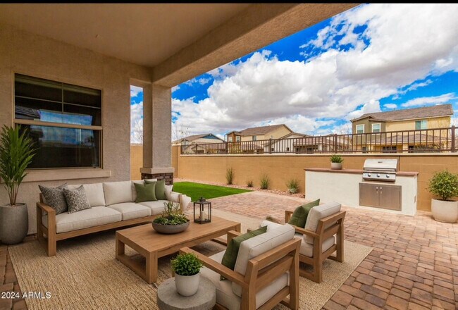 Building Photo - 2082 E Lantana Dr