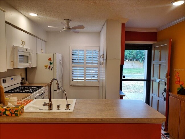 Building Photo - 1403 Arrowhead Cir W