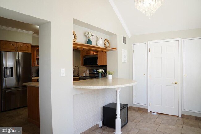 Building Photo - 17 Davis Ave