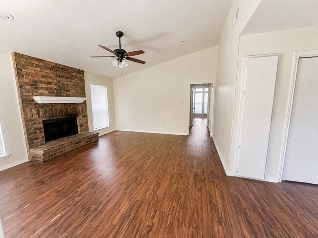 Building Photo - 3125 Tudor Ln