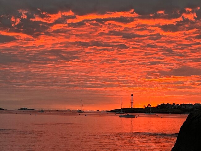 Sunrise at Barnacle Beach - 35 Lincoln Ave