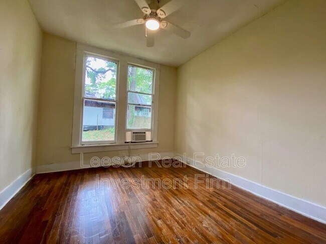 Building Photo - 548 Dalzell St