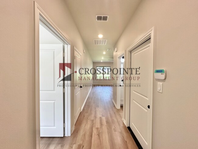 Building Photo - 2408 Henshaw Crk Dr