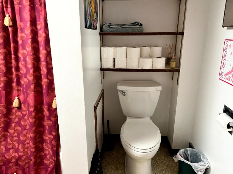 Building Photo - 227 S 4th St