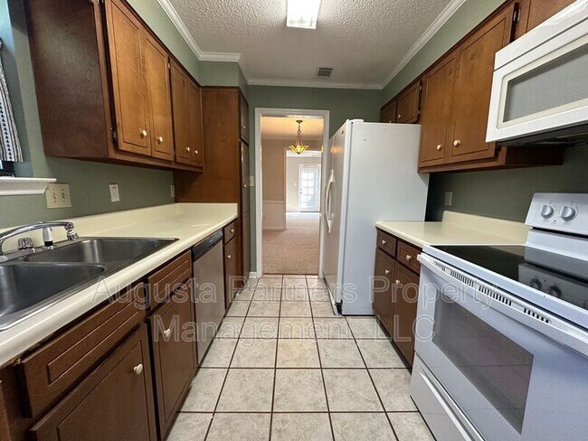 Building Photo - 2448 Riverlook Dr