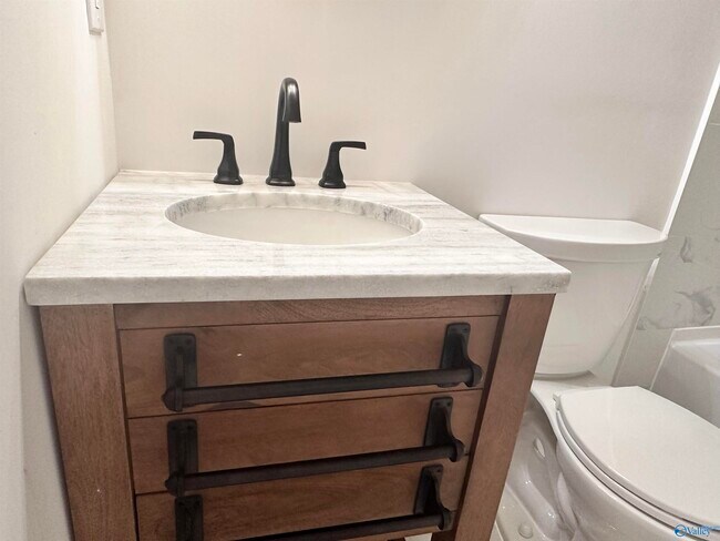 Building Photo - 9727 Wallwood Dr SE