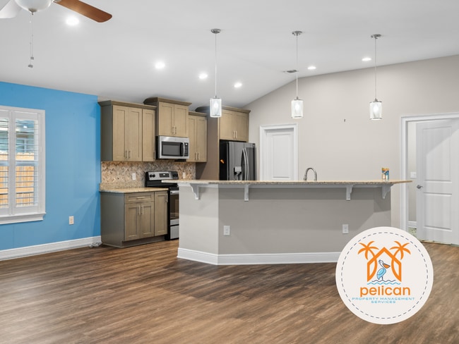 Building Photo - Stunning Home in East Navarre