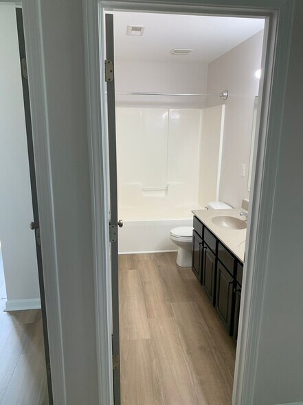 Building Photo - 11114 Pond Valley Ct