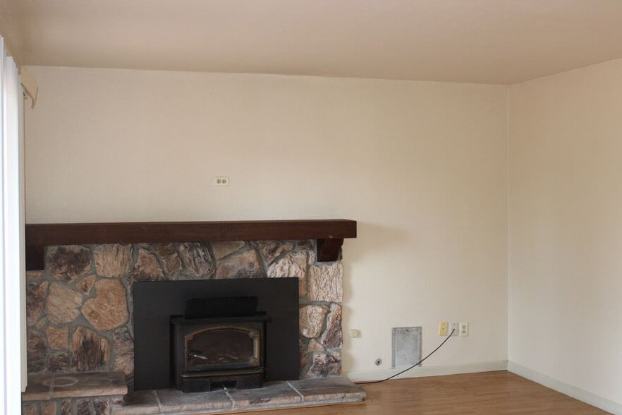 Building Photo - 4999 Fern Pl