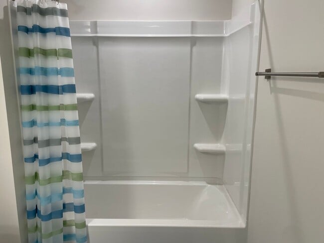 Building Photo - 3 Bedroom 2 Bath Home in Middle Creek Vill...