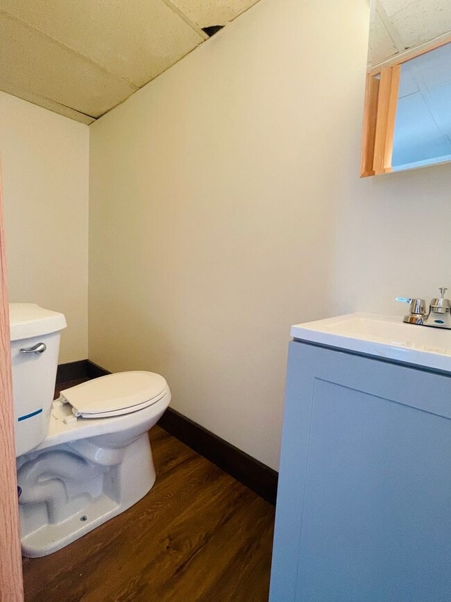 Building Photo - Newly renovated 3 Bed / 1 1/2 Bath home wi...