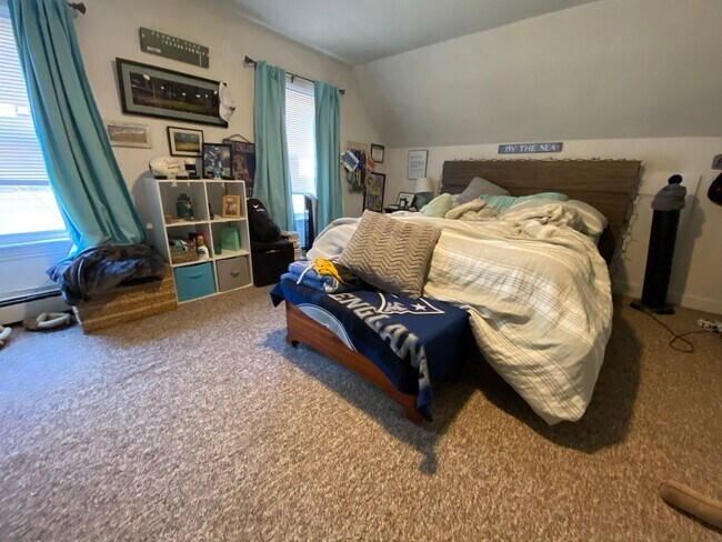 Building Photo - Awesome 3bed 1 bath Duplex in Brighton...