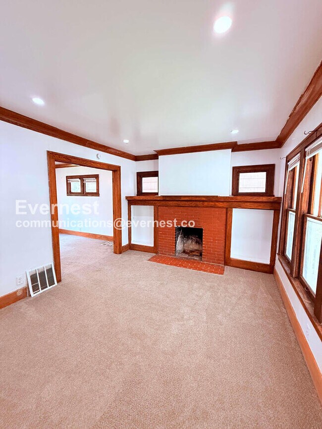 Building Photo - 4 Bed/2 Bath Home with Fenced Yard / Vouchers Accepted / Available Soon!