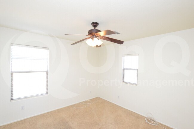 Building Photo - 3105 E Vallejo Dr