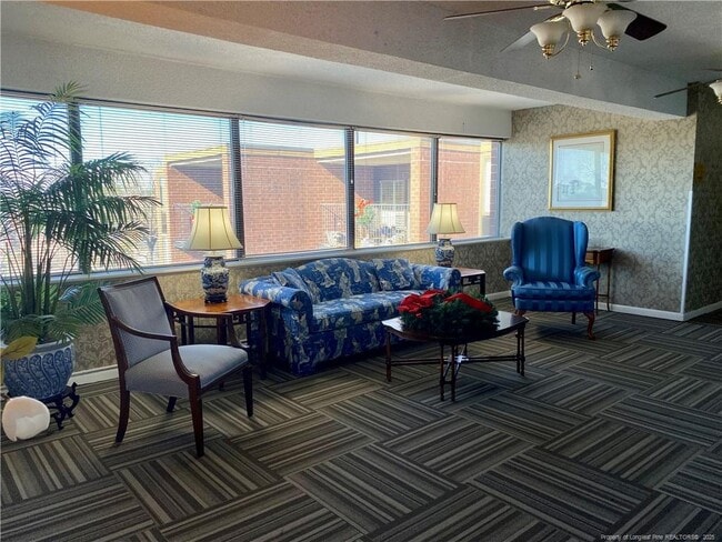 Building Photo - 1100 Clarendon St