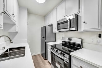 Building Photo - 824 Maple St in Ocean Park neighborhood in...