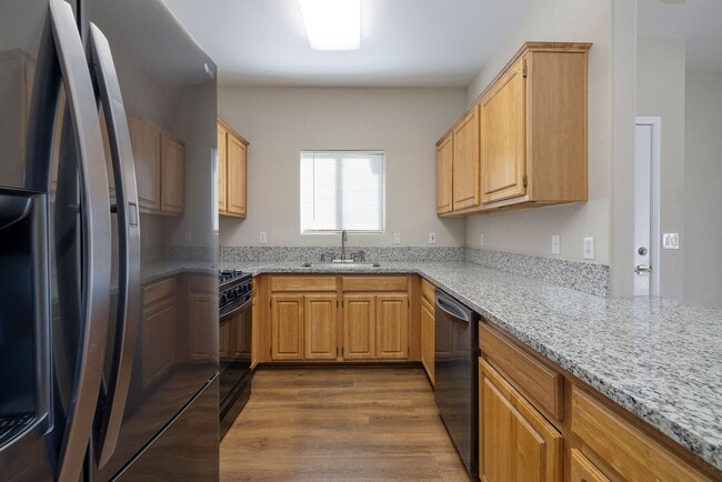 Building Photo - Gated 2 Bedroom 2 Bath Condo on the Second...