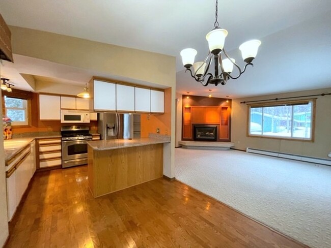 Building Photo - East Anchorage Four Bedroom Home with Bonu...