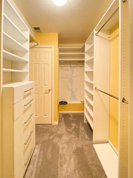 master closet - 5713 Brewer House Cir