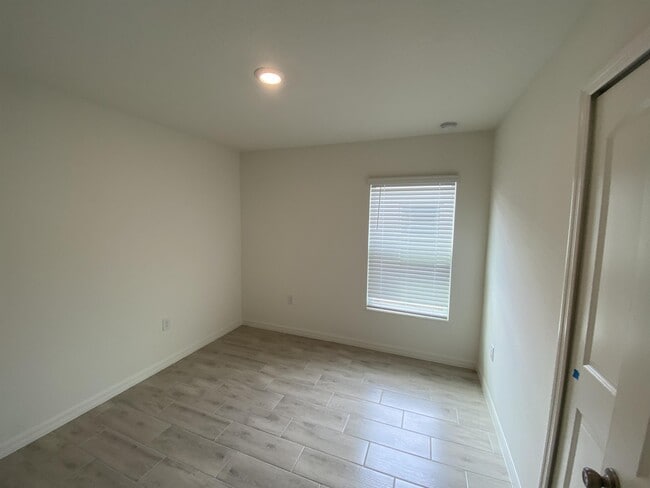 Building Photo - 1132 Papaya Cir