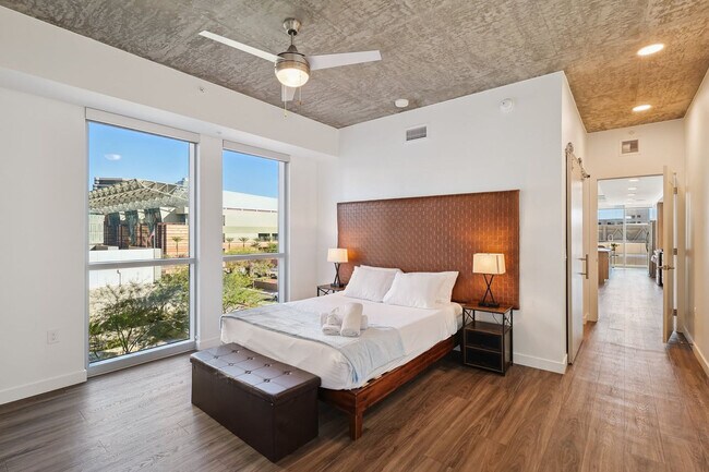 Building Photo - 222 E Jefferson St