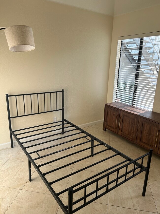 Primary Photo - 22765 Lakeway Dr